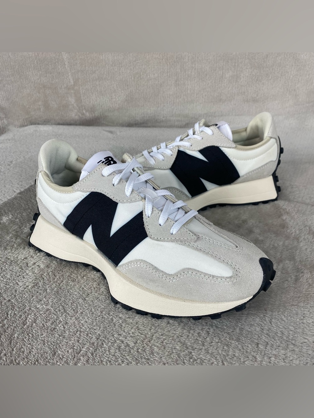 New Balance 327 Womens Shoes Size 7 Sea Salt White Black Running WS327FE NEW - Picture 3 of 9